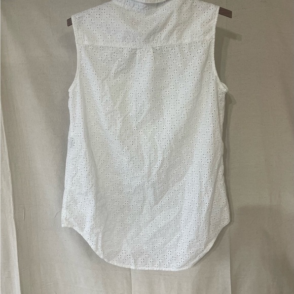 Peck & Peck White Eyelet Sleeveless Button Down Shirt - Picture 4 of 5